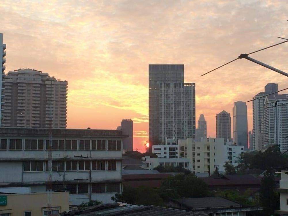 Jellybean Ezy Hostel Sathorn Bangkok Bagian luar foto