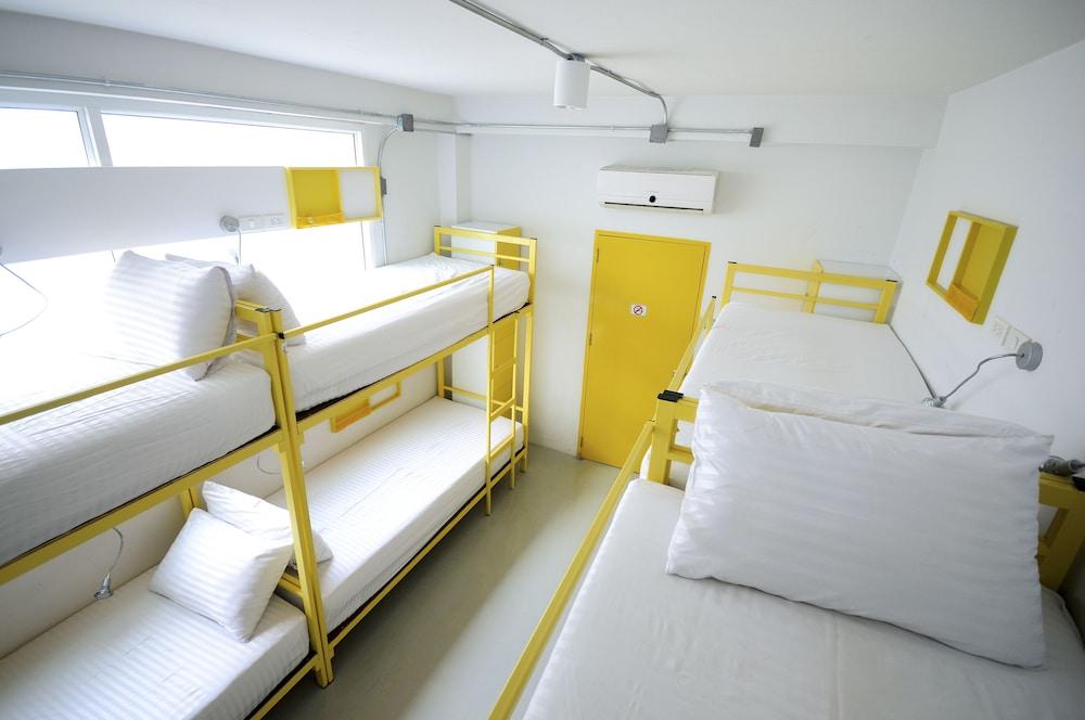 Jellybean Ezy Hostel Sathorn Bangkok Bagian luar foto