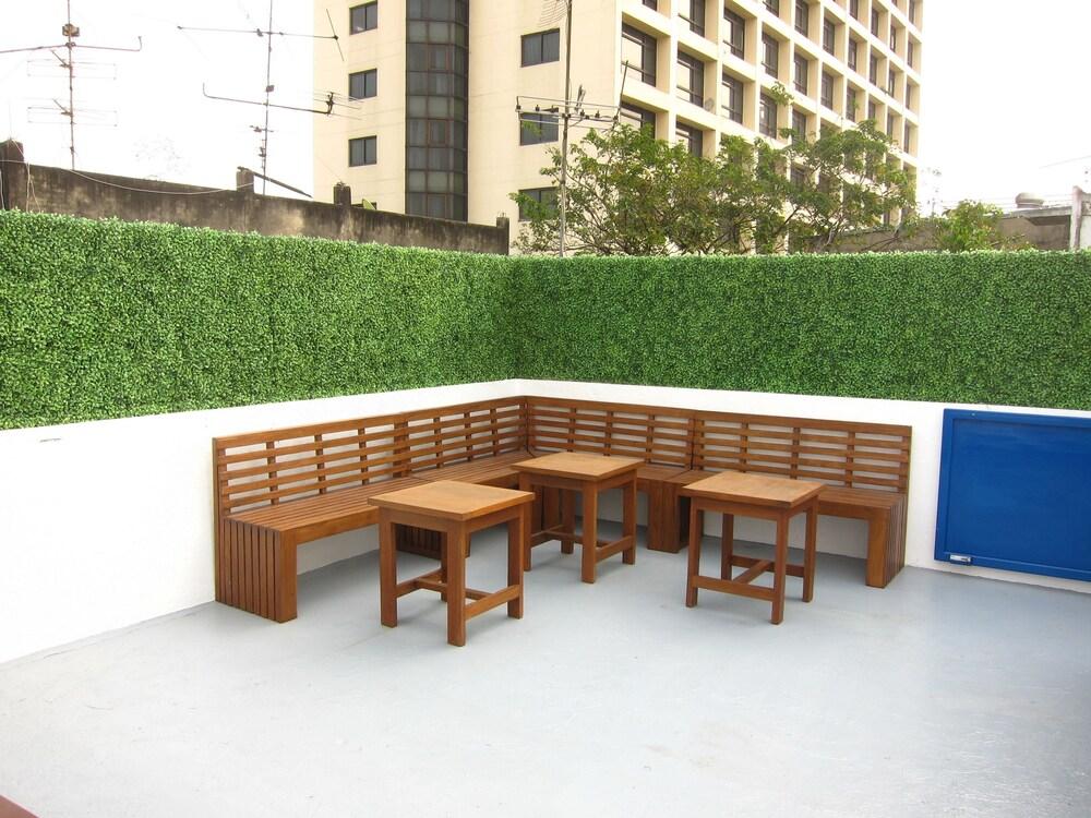 Jellybean Ezy Hostel Sathorn Bangkok Bagian luar foto