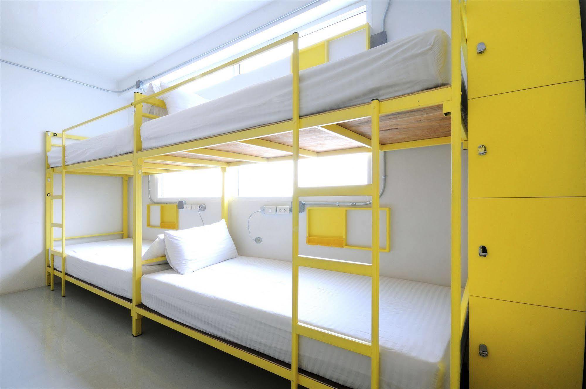Jellybean Ezy Hostel Sathorn Bangkok Bagian luar foto