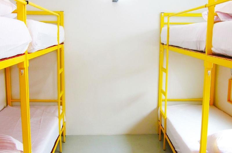 Jellybean Ezy Hostel Sathorn Bangkok Bagian luar foto
