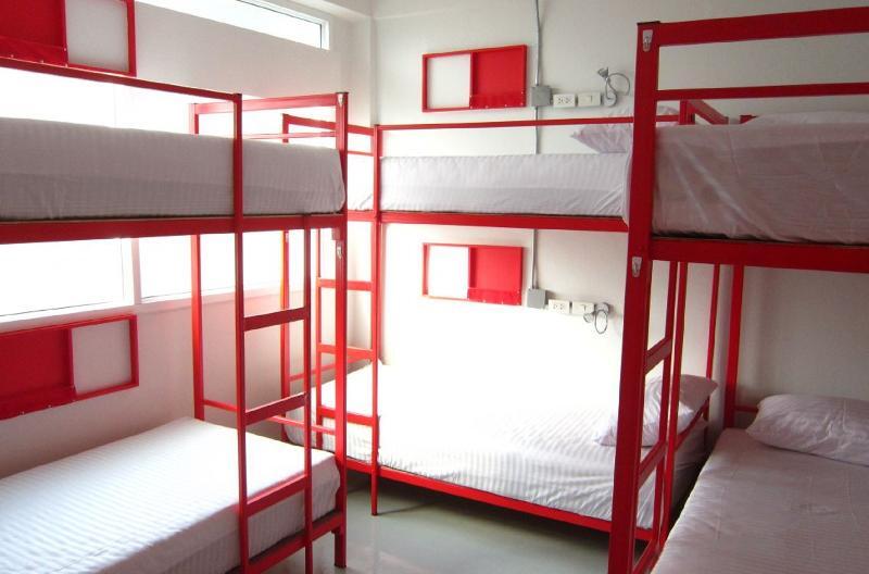 Jellybean Ezy Hostel Sathorn Bangkok Bagian luar foto