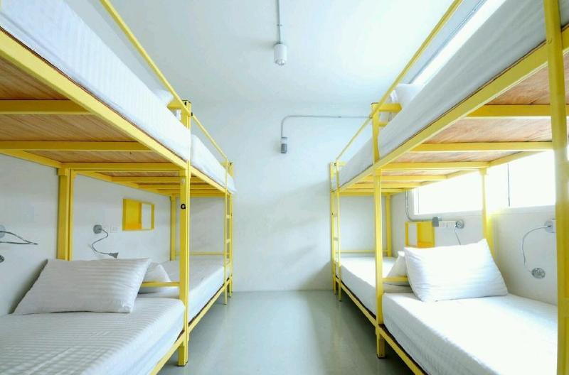 Jellybean Ezy Hostel Sathorn Bangkok Bagian luar foto